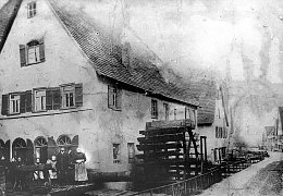 Lederstraße mit Mühlrad der Schleifermühle