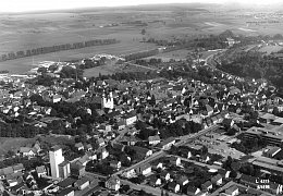 Luftaufnahme ins fast leere Ried