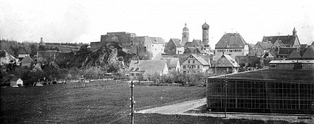 Steiff Glasbau mit Blick auf die Stadt