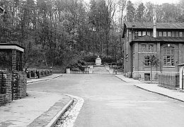 Altes Kriegerdenkmal am Fuß des Schießbergs 1957
