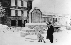 Kriegerdenkmal vor Bergschule