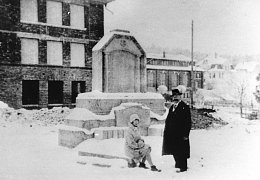 Kriegerdenkmal vor Bergschule