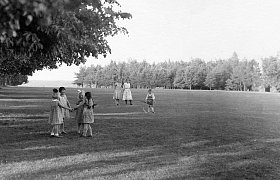 Kinder auf dem Schießberg