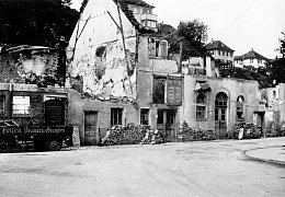 Felsen mit Kriegsschäden 1945