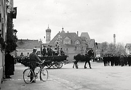 Maifestzug auf dem Hindenburgplatz