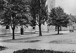 Nördlicher Kirchplatz vor Grabenschule