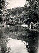 Bootspartie auf der Brenz Nähe Felsen