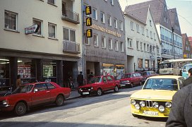 Blick auf ALDI, KKH, Kanne und Gubi