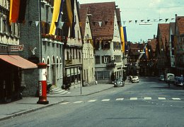 Rathausplatz vor dem Kinderfest in den 1960ern