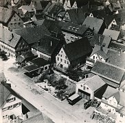 Blick auf das Autohaus Strauß in der Lederstraße