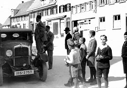 Oldtimer auf dem Rathausplatz