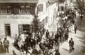 Kinderfestumzug beim Bäcker Ostertag