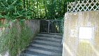 Treppe zum Wohnheim hoch