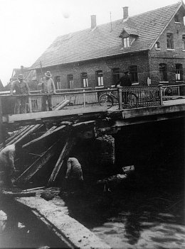 Reparaturarbeiten an gesprengter Spitalbrücke