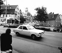 Blick über den Schwibbogenplatz den Postberg hinauf