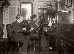 Familie Faber beim Musizieren