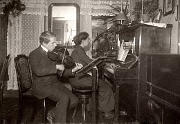 Familie Faber beim Musizieren