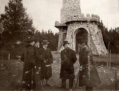 Stadtschultheiß Brezger vor dem Aussichtsturm