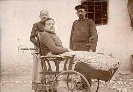 Polizeidiener Gerold mit Familie