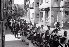 Umzug durch die untere Marktstraße