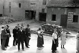 Maiumzug in der Schrannenstraße hinten Hahnen