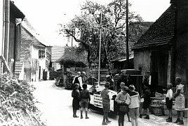 Vorbereitung zum Maiumzug im Schlössle