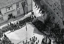 Kundgebung auf dem Platz der Großdeutschen Einheit
