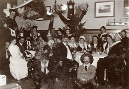 Faschingsgruppe im Gasthaus Adler