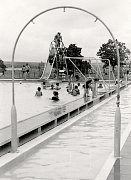 Kaltwasserdusche in Bergbads Fußbecken