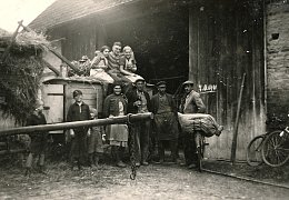 Drescharbeiter in der Scharenstetter 45