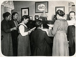 Familie Faber beim Weihnachtssingen