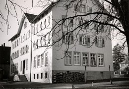 Die Grabenschule in gutem Zustand