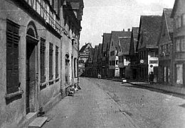Blick in die leere Marktstraße von 1945