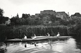 Kanufahrt in den Burgwiesen vor Stadtmauer