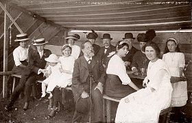 Die Familie Faber auf dem Kinderfest