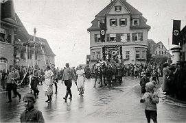 Kinderfestumzug vorm Rathaus