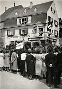 Kinderfestumzug vor dem Konsum-Verein