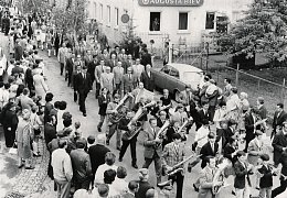 Kinderfestumzug Obertorstraße vor Einhorn