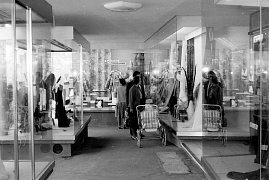 Schaufenster Weiss- und Wollwaren Baader