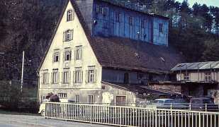 Spitalmühle mit selten gesehenem Müller davor