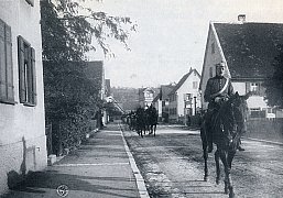 Berittene Soldaten in der Badstraße